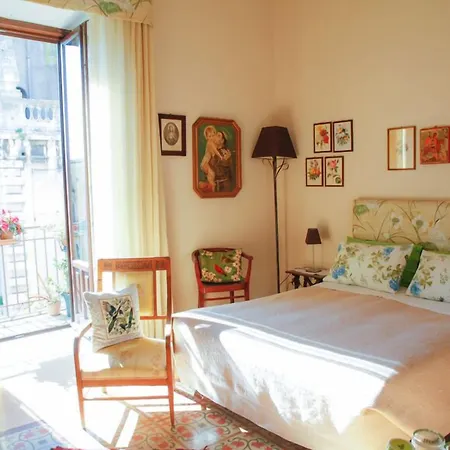 Bed and breakfast Crociferi 4*
