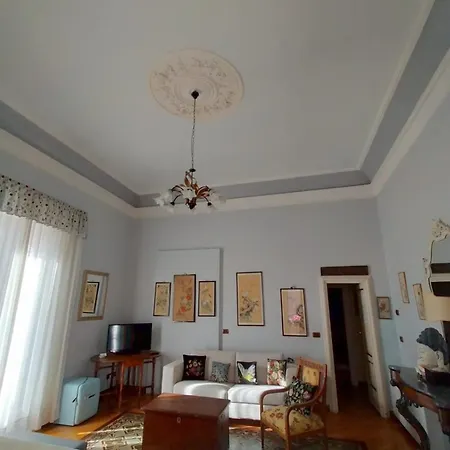 Oda ve Kahvaltı Crociferi