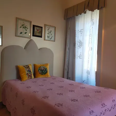 Oda ve Kahvaltı Crociferi 3*