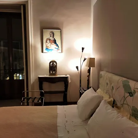 Crociferi Nocleg ze śniadaniem 4*